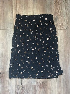 art class Black Pencil Skirt with White and Tan Daisy Print